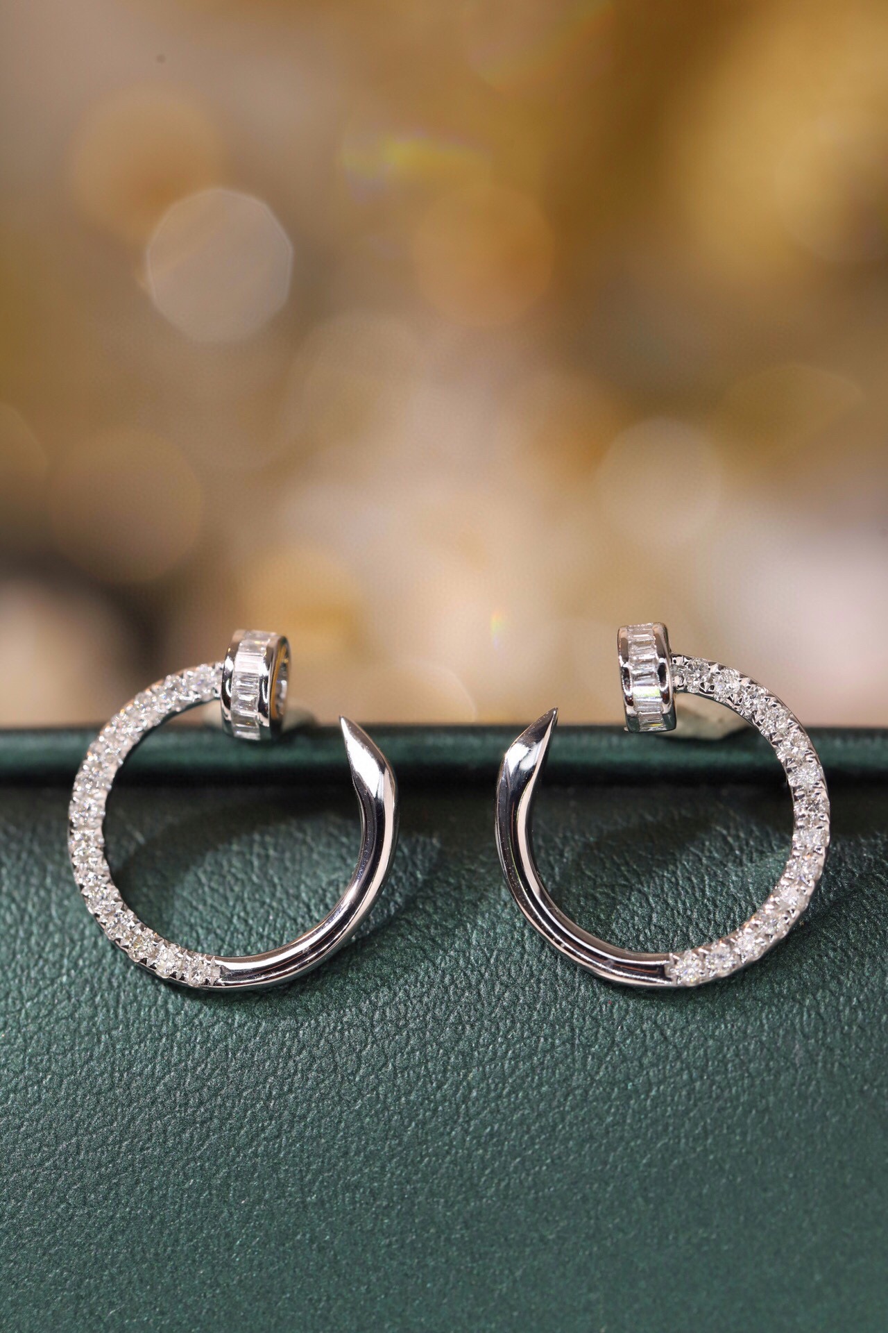 18k Gold Earrings with Pin Design, Inlaid with 0.28ct Natural Diamond