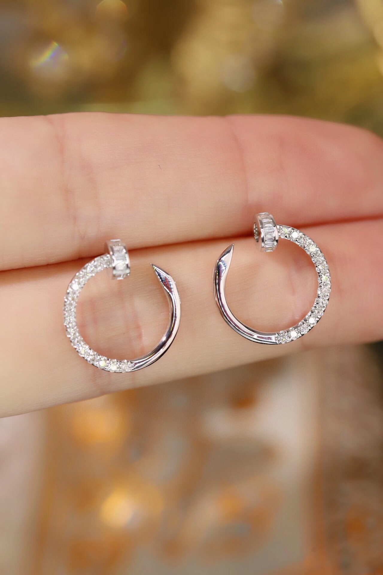 18k Gold Earrings with Pin Design, Inlaid with 0.28ct Natural Diamond