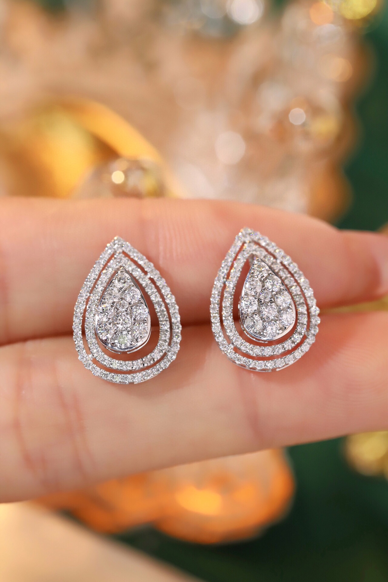 18k Gold Earrings with Three Wearing Styles, Inlaid with 1.00ct Natural Diamonds