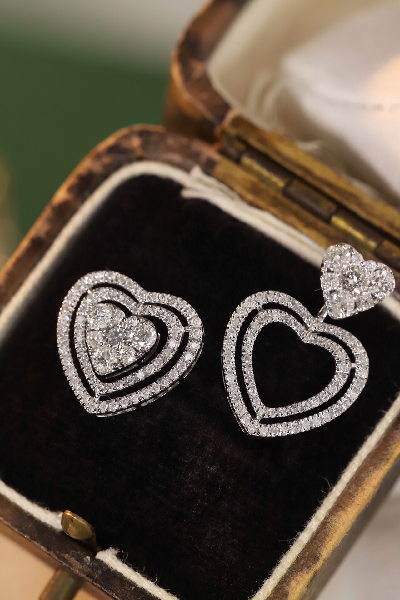 18k Gold Earrings with Three Wearing Styles, Inlaid with 1.00ct Natural Diamonds 