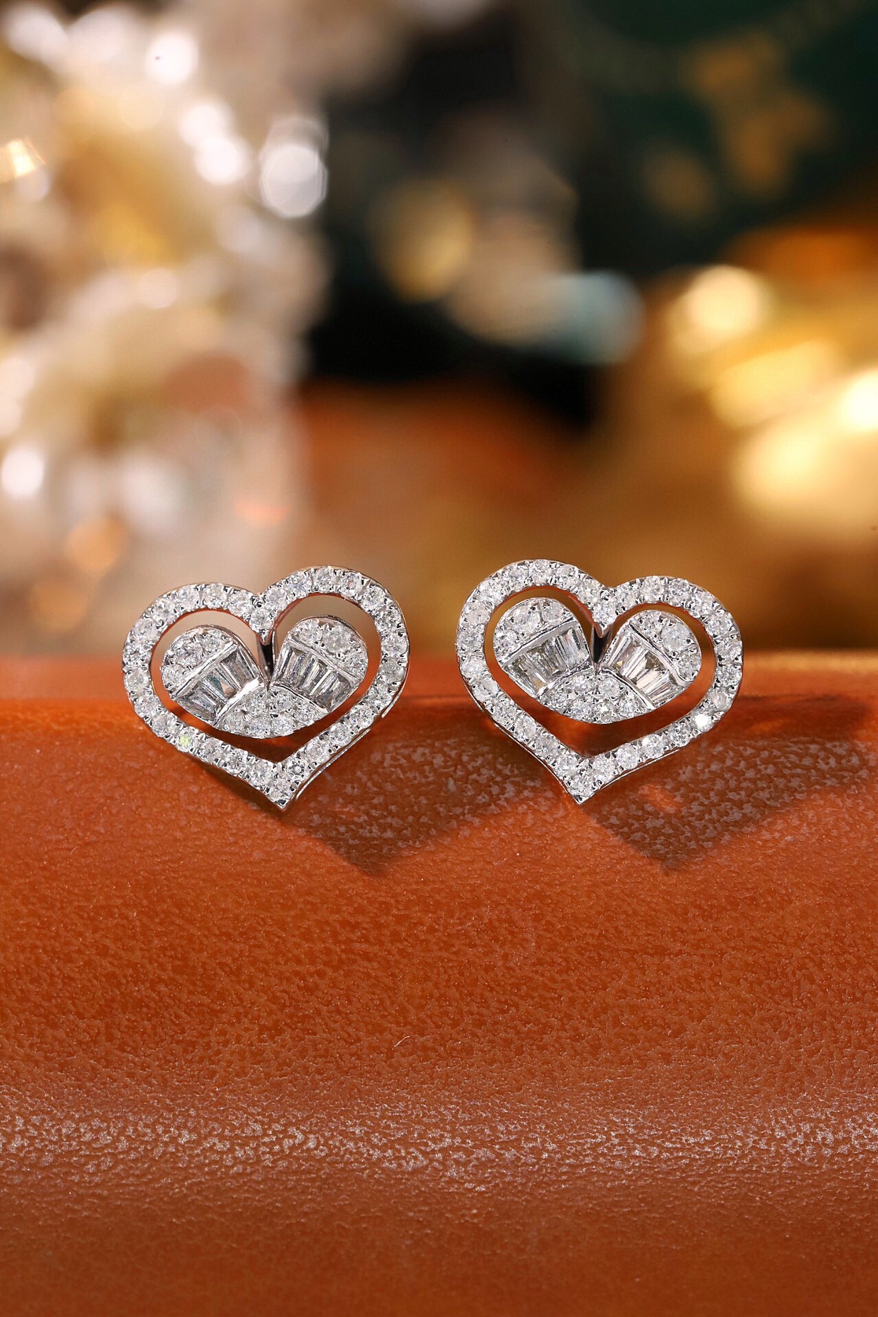 18k Gold Earrings with Two Wearing Styles and Heart-Shaped Design, Inlaid with 0.60ct Natural Diamond