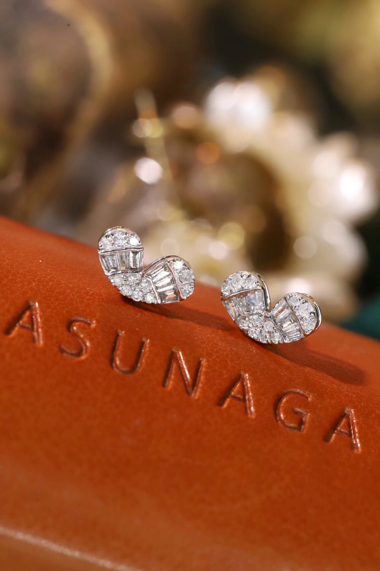 18k Gold Earrings with Two Wearing Styles and Heart-Shaped Design, Inlaid with 0.60ct Natural Diamond