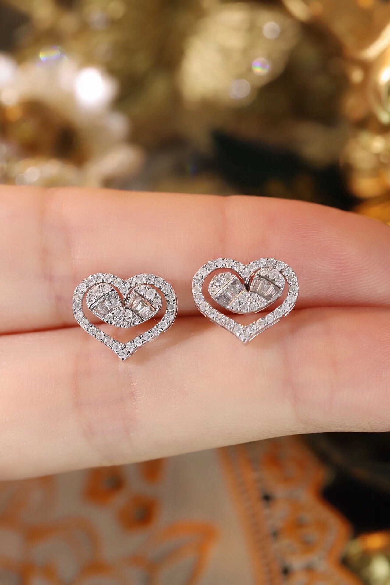 18k Gold Earrings with Two Wearing Styles and Heart-Shaped Design, Inlaid with 0.60ct Natural Diamond