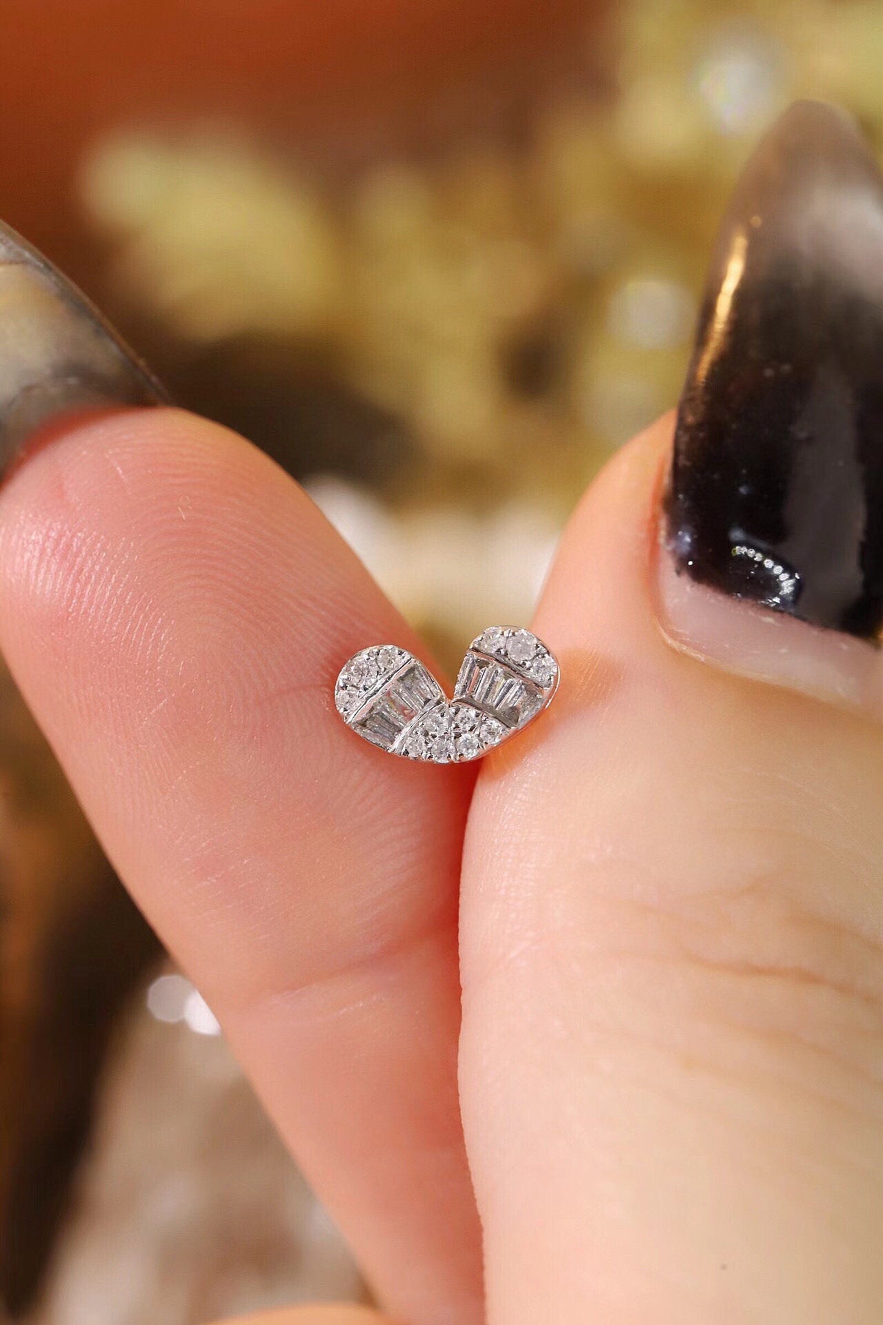 18k Gold Earrings with Two Wearing Styles and Heart-Shaped Design, Inlaid with 0.60ct Natural Diamond