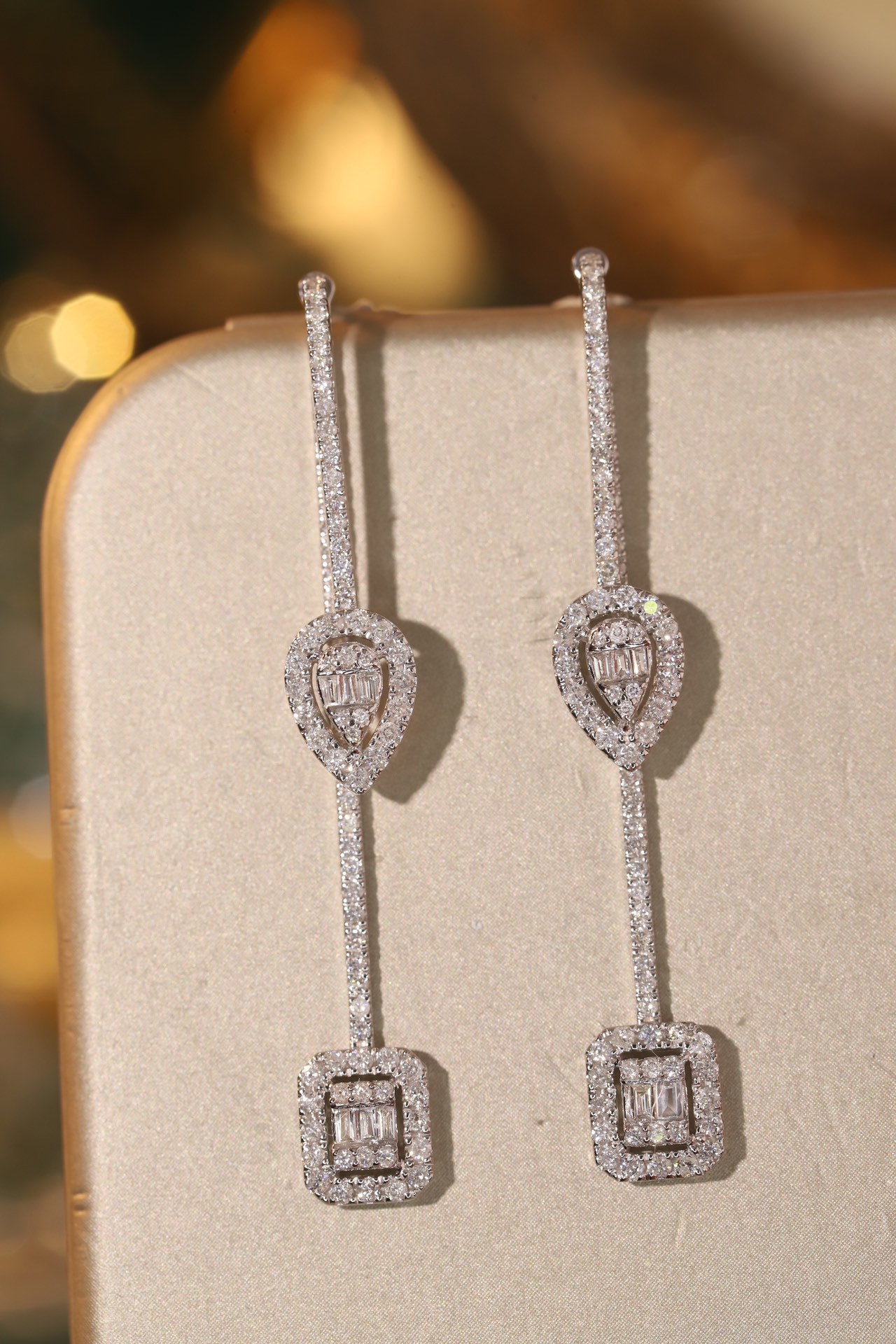 18k ear studs with two wearing options, inlaid with 1.16ct natural diamonds