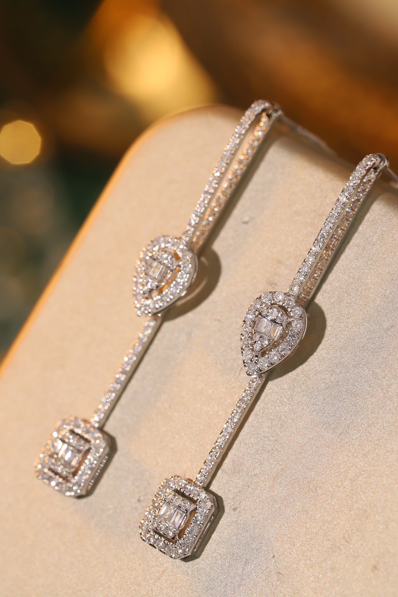 18k ear studs with two wearing options, inlaid with 1.16ct natural diamonds