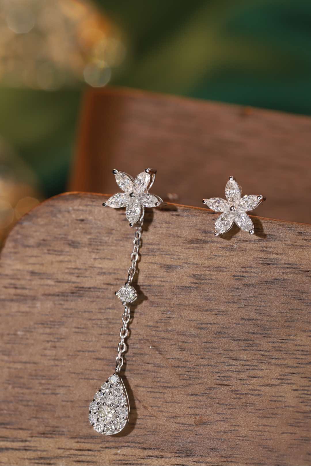 18k Gold Earrings with Two Wearing Styles, Inlaid with 0.60ct Natural Diamonds