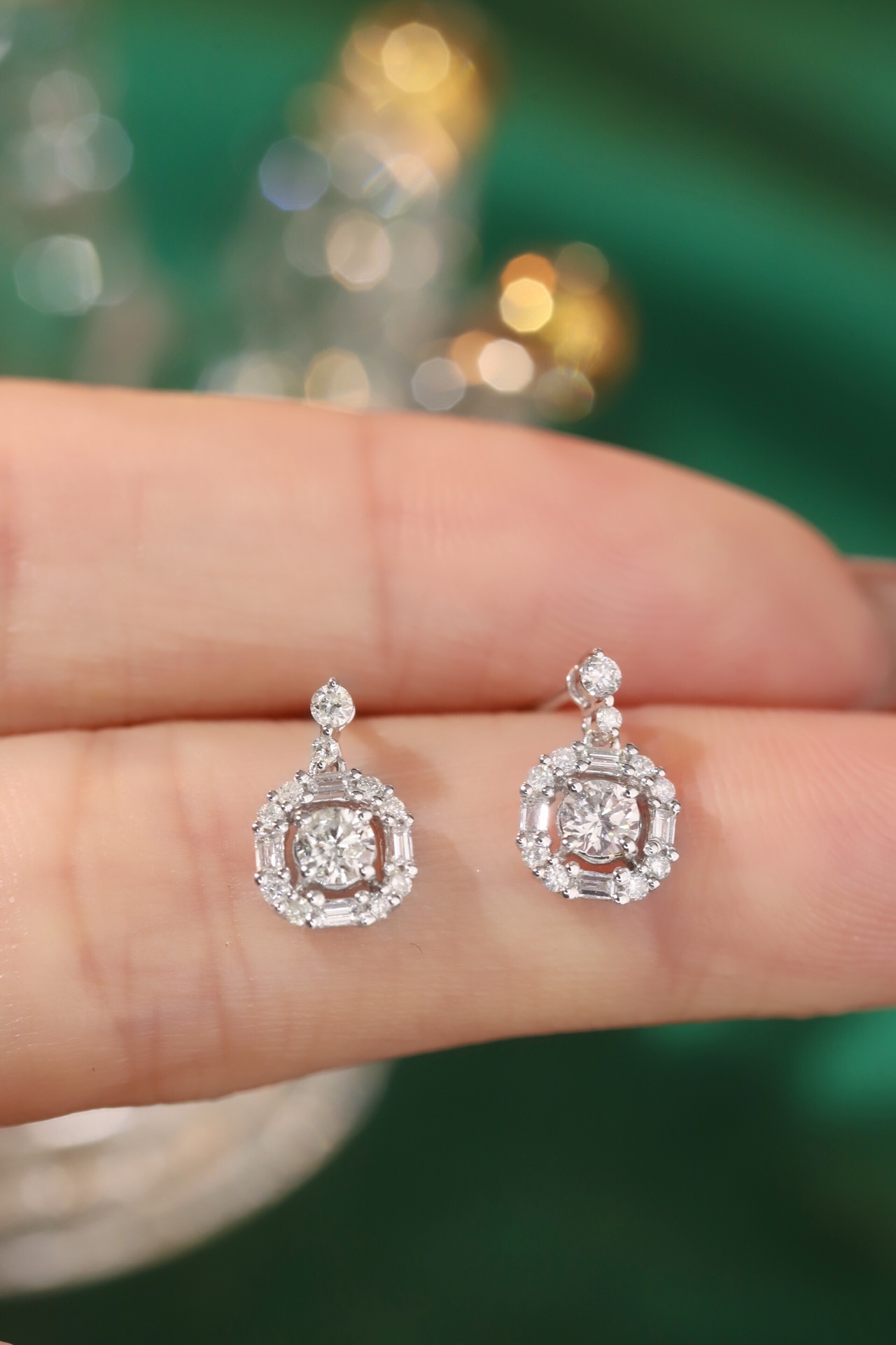 18k Gold Earrings Studded with a 0.74ct Natural Diamond