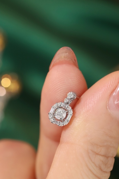 18k Gold Earrings Studded with a 0.74ct Natural Diamond