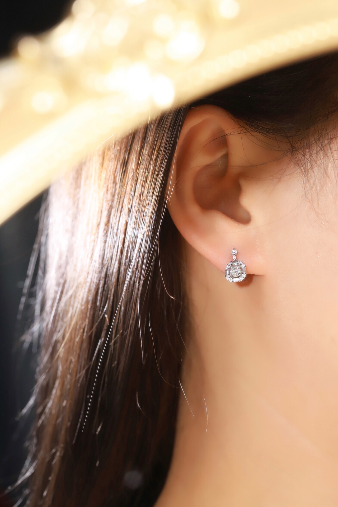 18k Gold Earrings Studded with a 0.74ct Natural Diamond