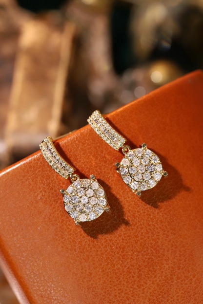 18k Gold Earrings Studded with 0.76ct Natural Diamond