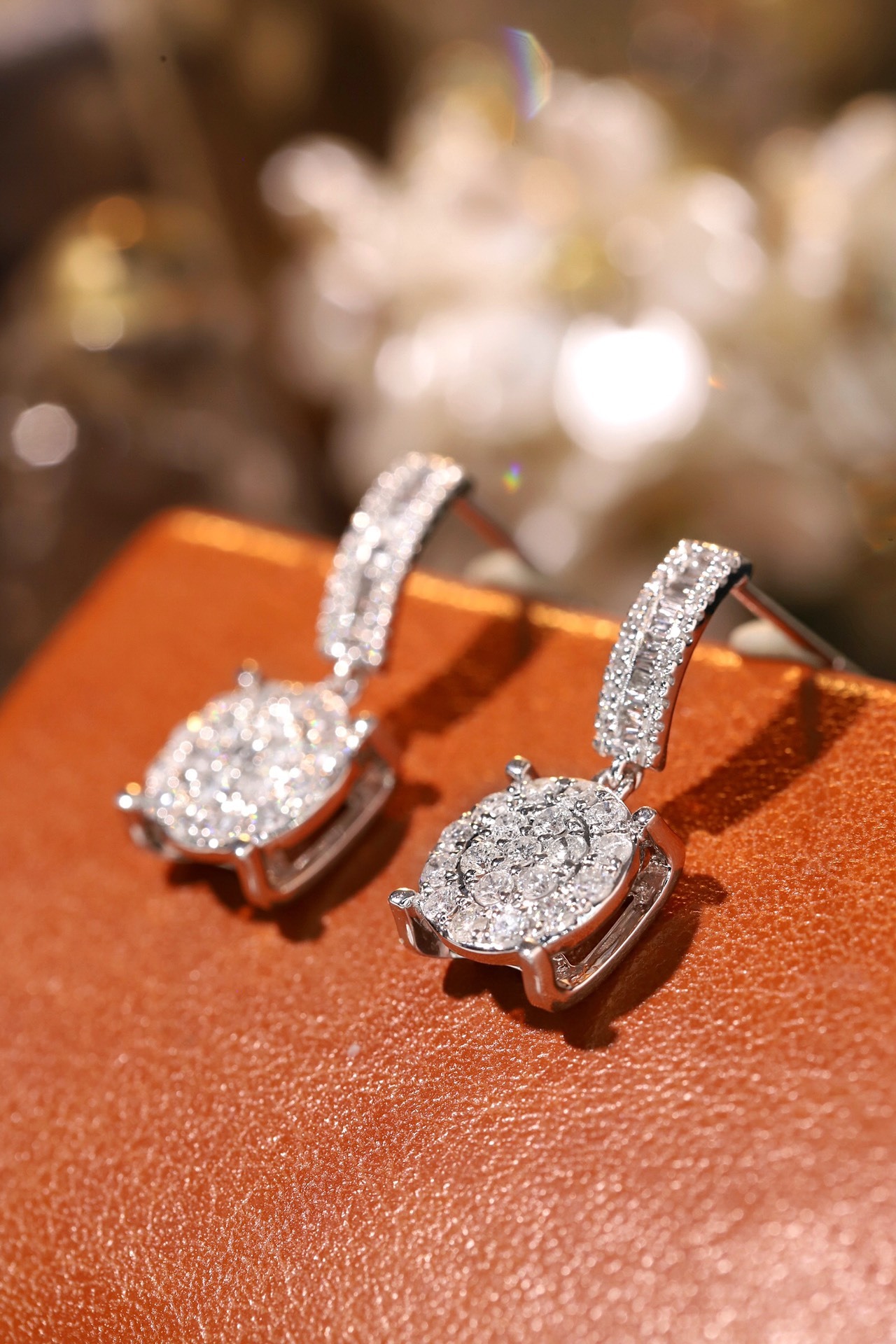18k Gold Earrings Studded with 0.76ct Natural Diamond