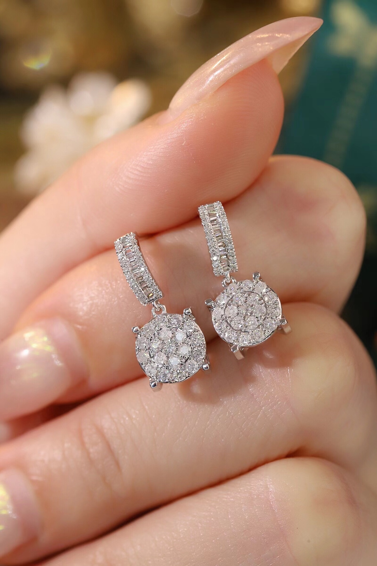 18k Gold Earrings Studded with 0.76ct Natural Diamond