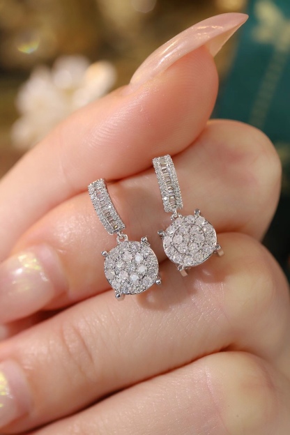 18k Gold Earrings Studded with 0.76ct Natural Diamond