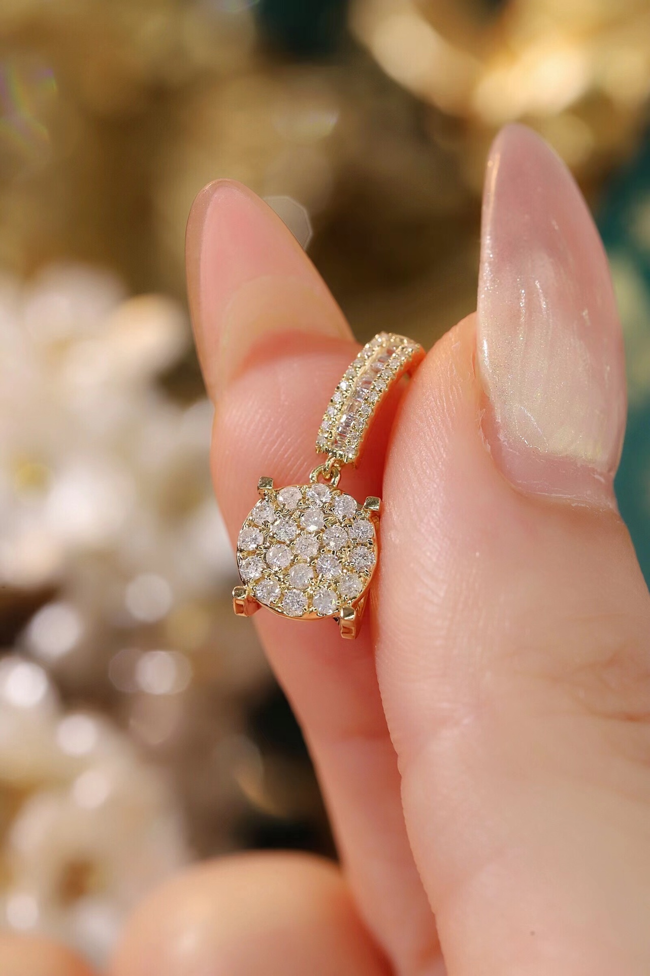 18k Gold Earrings Studded with 0.76ct Natural Diamond