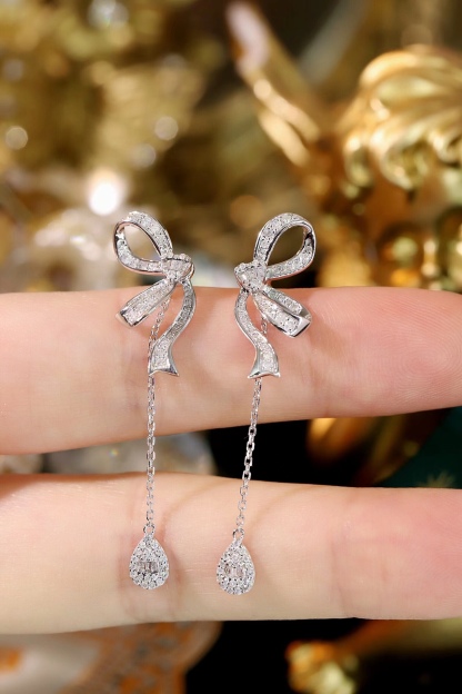 Butterfly  ear studs with two wearing options, inlaid with 0.50ct natural diamonds