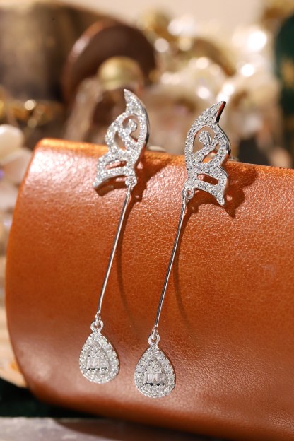 18k Gold Earrings with Butterfly Wing Design, Inlaid with 0.76ct Natural Diamond
