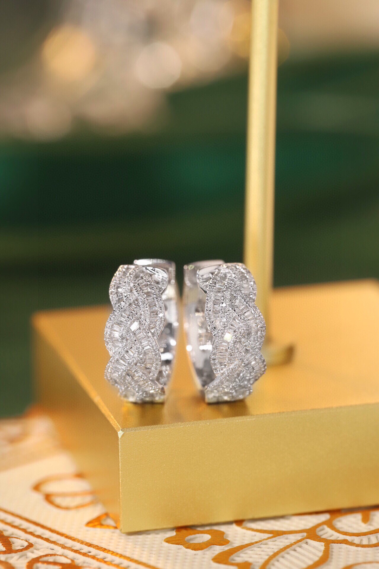18k Gold Earrings Set with 0.56ct Natural Diamond