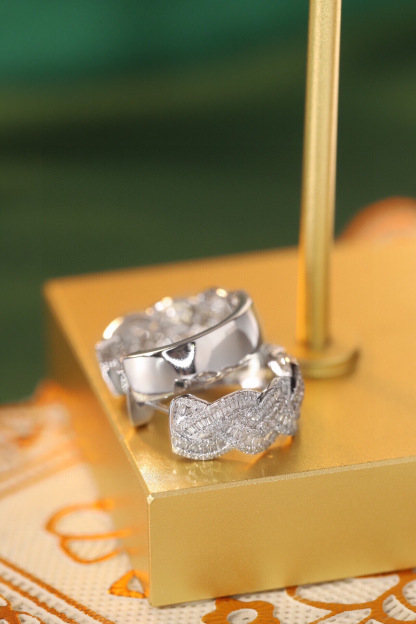 18k Gold Earrings Set with 0.56ct Natural Diamond