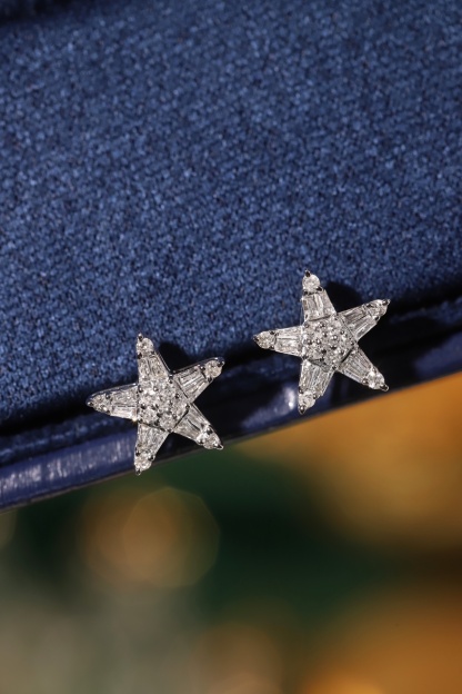 18k Gold Earrings in Star Shape, Inlaid with a 0.46ct Natural Diamond