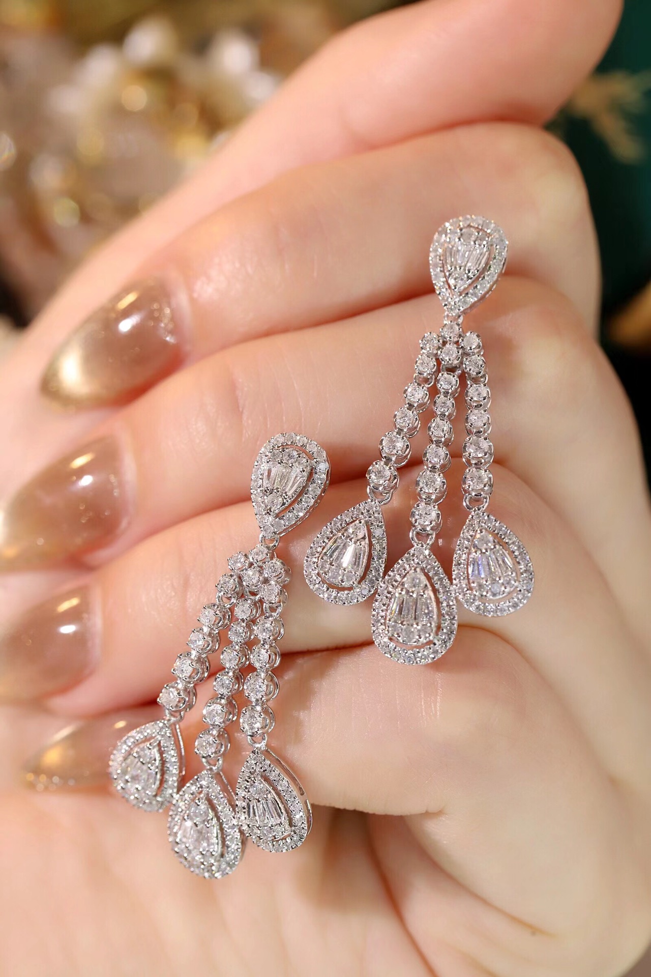 18k gold earrings set with a 2.00ct natural diamond