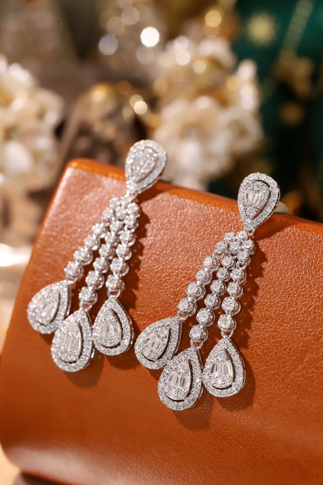 18k gold earrings set with a 2.00ct natural diamond