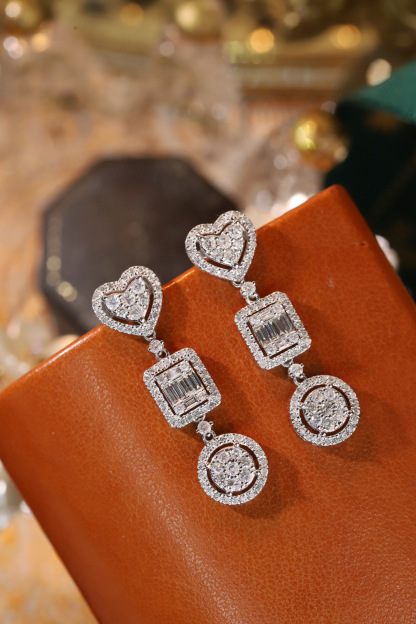 18k gold earrings set with 1.40ct natural diamond