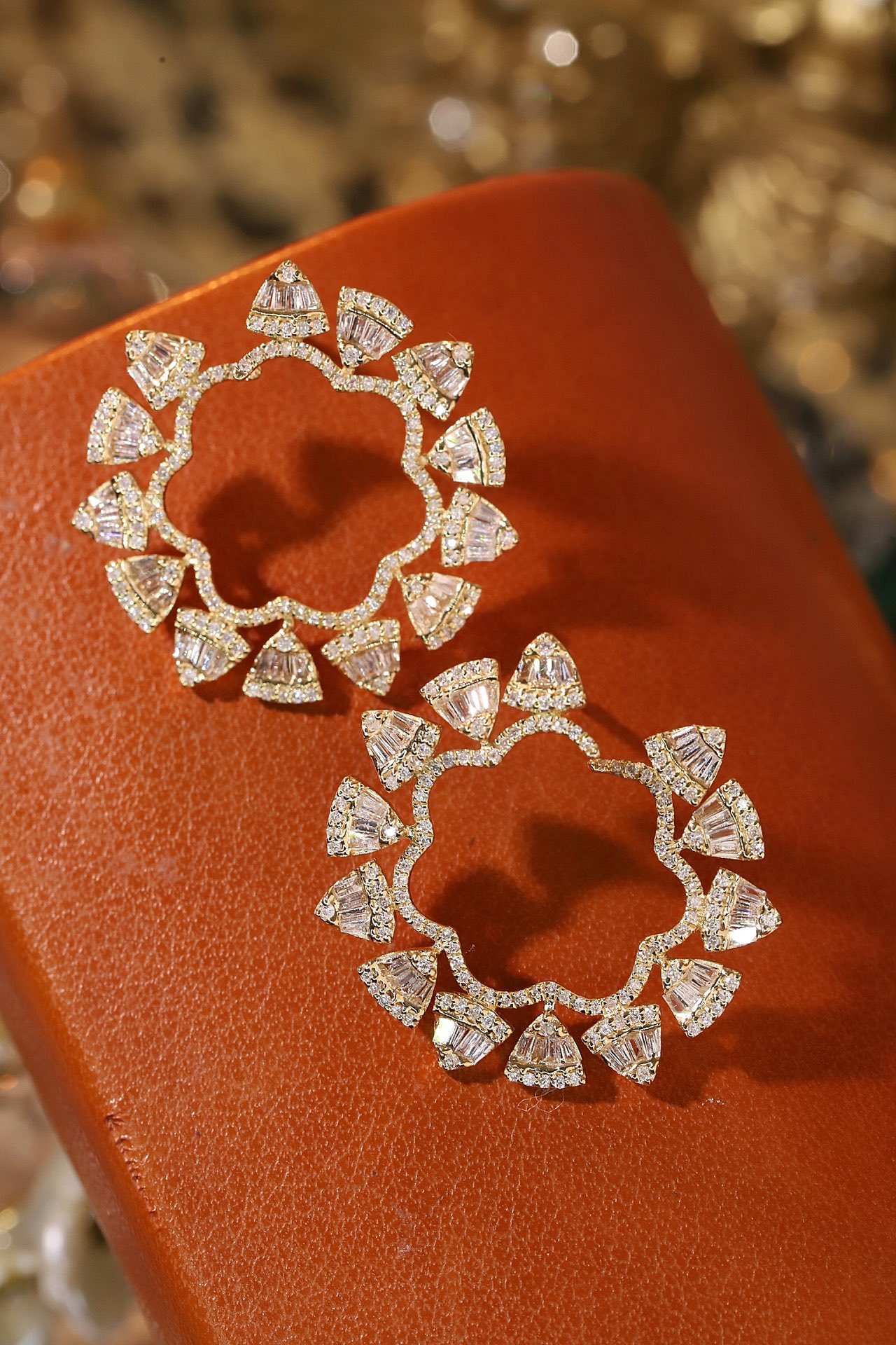 18k gold earrings set with 1.20ct natural diamond