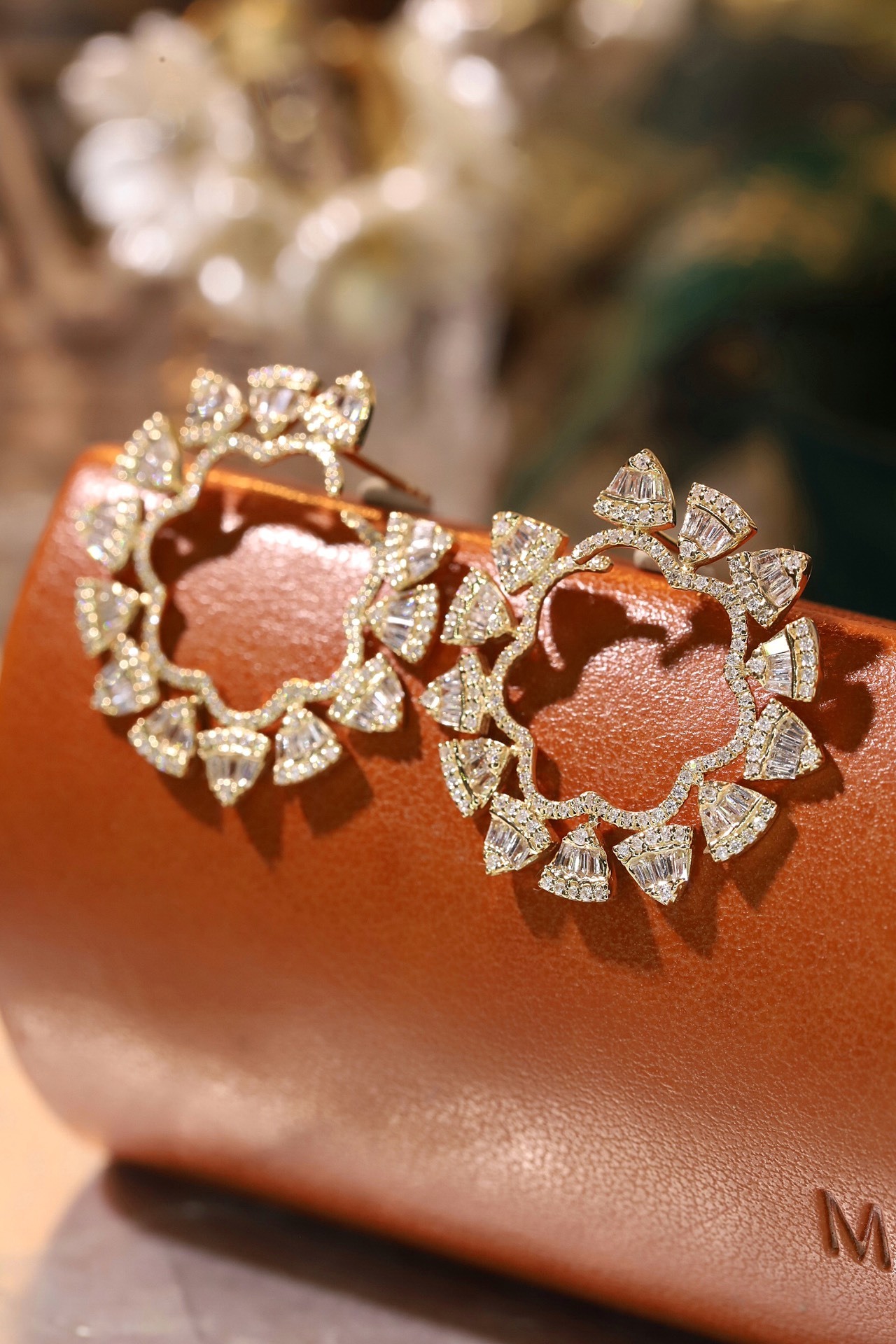 18k gold earrings set with 1.20ct natural diamond