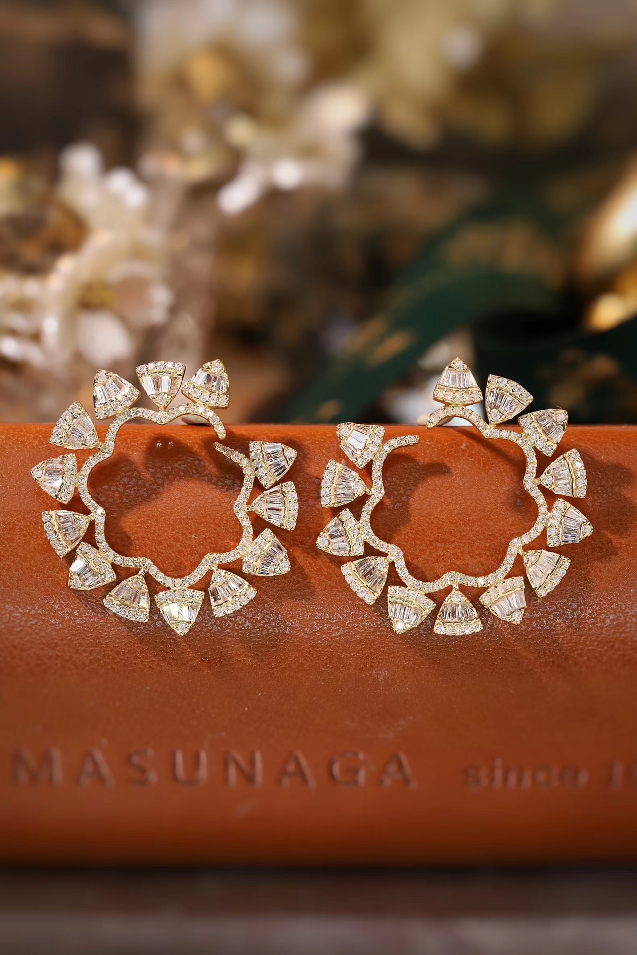 18k gold earrings set with 1.20ct natural diamond