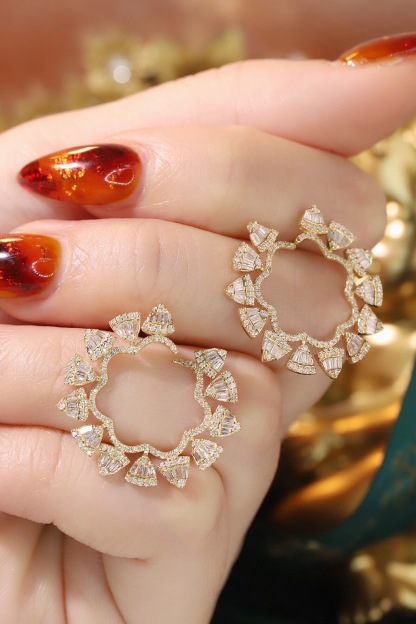 18k gold earrings set with 1.20ct natural diamond