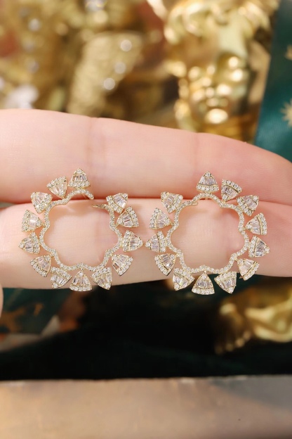 18k gold earrings set with 1.20ct natural diamond