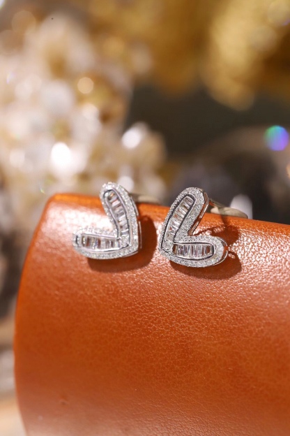 18k gold earrings set with 0.36ct natural diamond