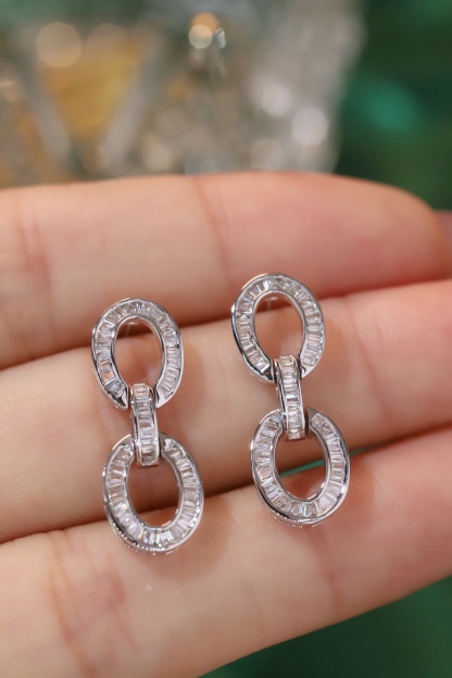 18k gold earrings set with 0.70ct natural diamond