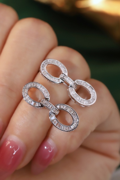 18k gold earrings set with 0.70ct natural diamond