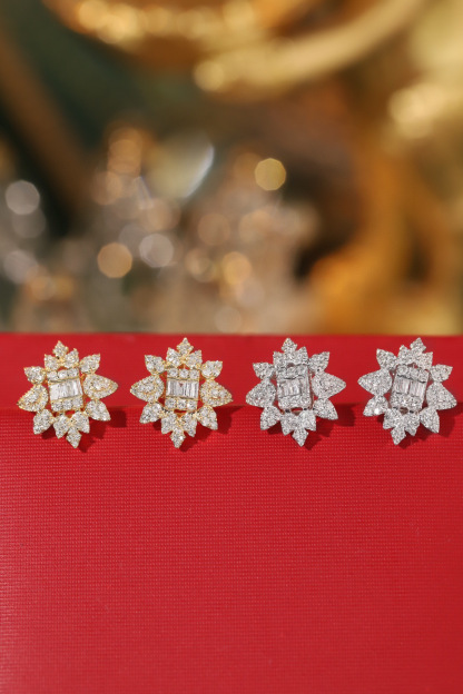 18k gold earrings set with 0.60ct natural diamond