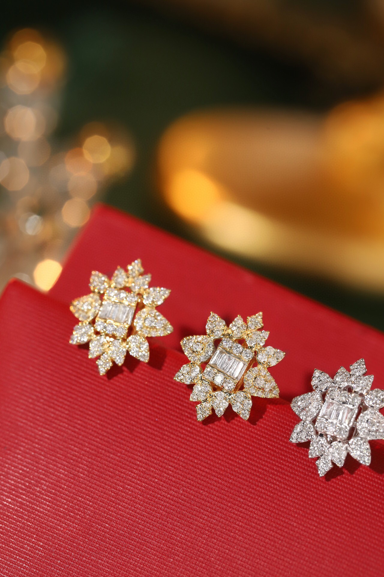 18k gold earrings set with 0.60ct natural diamond