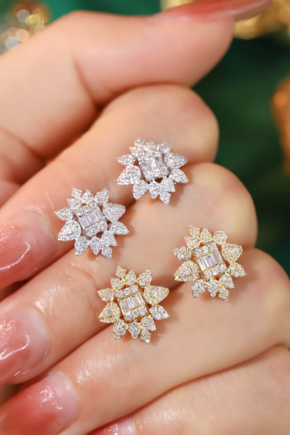 18k gold earrings set with 0.60ct natural diamond