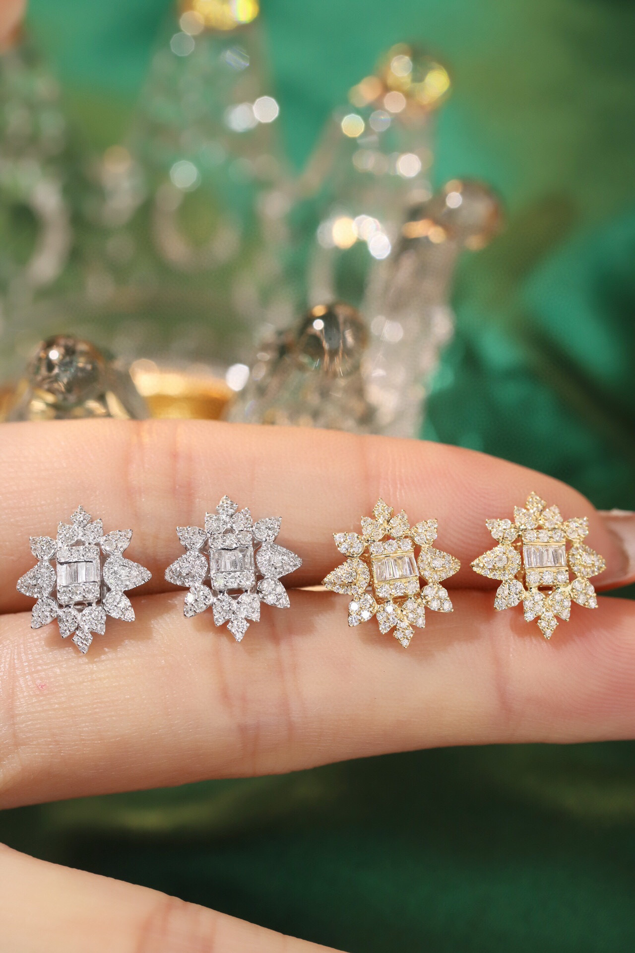 18k gold earrings set with 0.60ct natural diamond