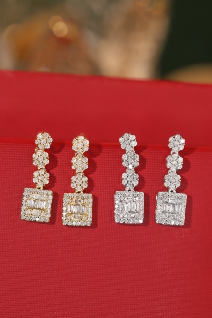 18k gold earrings set with 0.50ct natural diamond