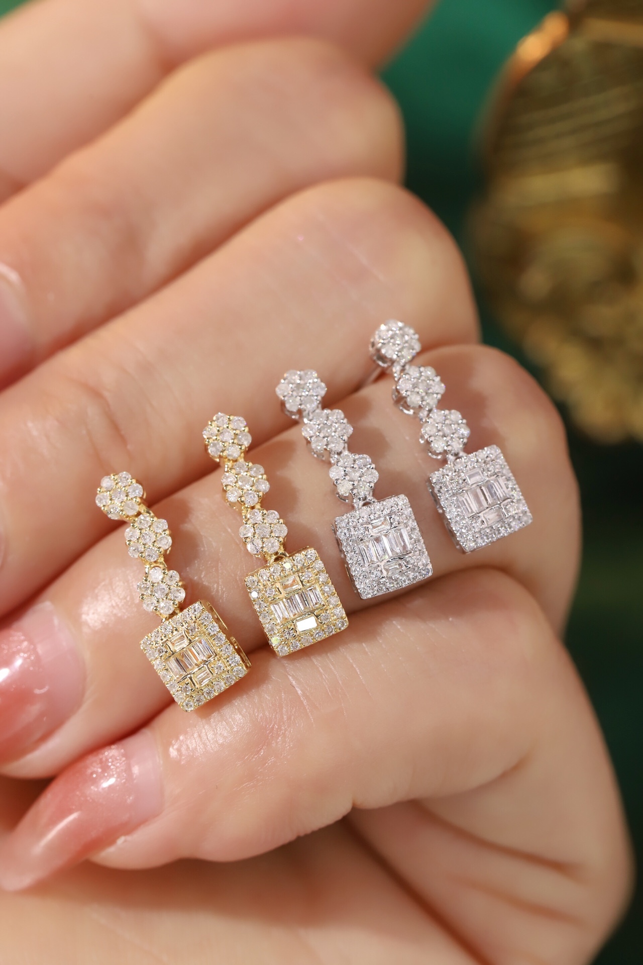 18k gold earrings set with 0.50ct natural diamond