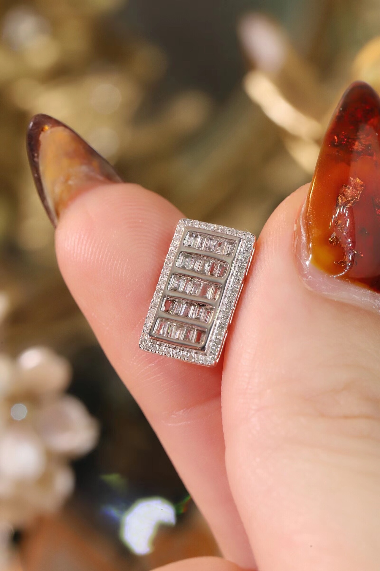 18k Gold Earrings Set with a 0.60ct Natural Diamond