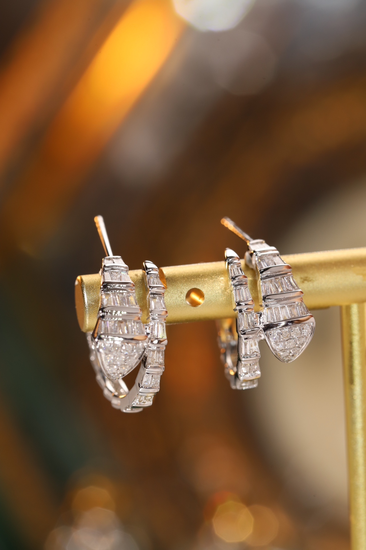 18k Gold Earrings with Snake Head Design, Inlaid with 0.56ct Natural Diamond