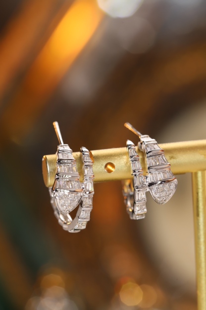18k Gold Earrings with Snake Head Design, Inlaid with 0.56ct Natural Diamond