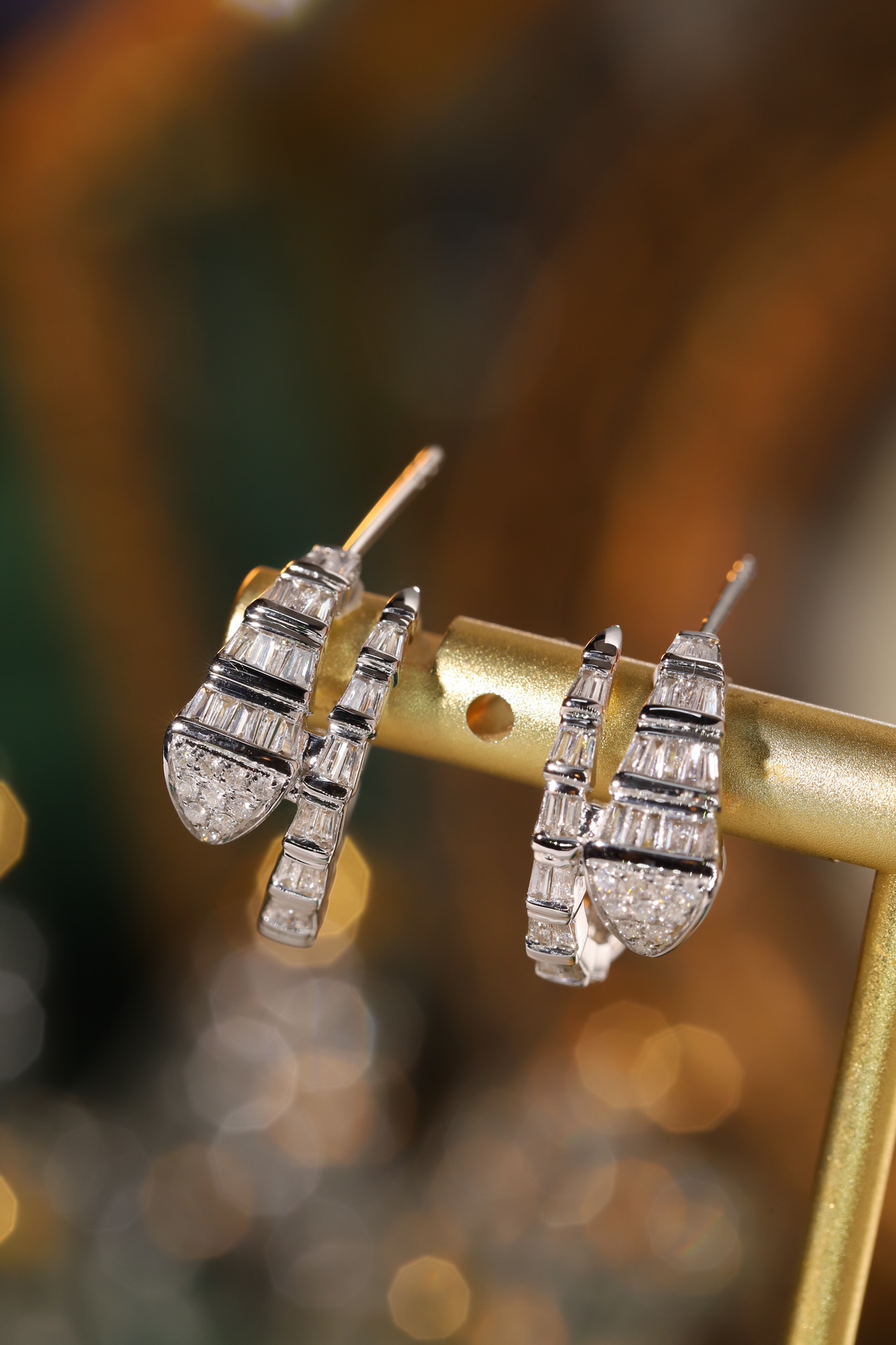 18k Gold Earrings with Snake Head Design, Inlaid with 0.56ct Natural Diamond