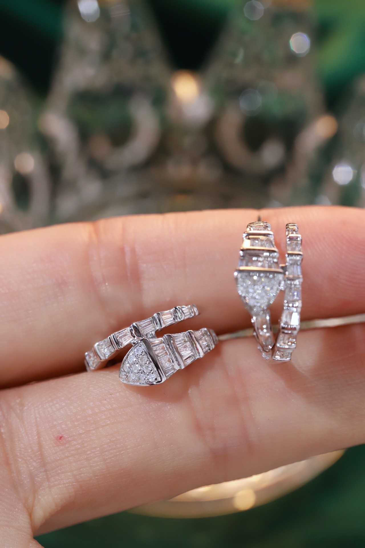 18k Gold Earrings with Snake Head Design, Inlaid with 0.56ct Natural Diamond