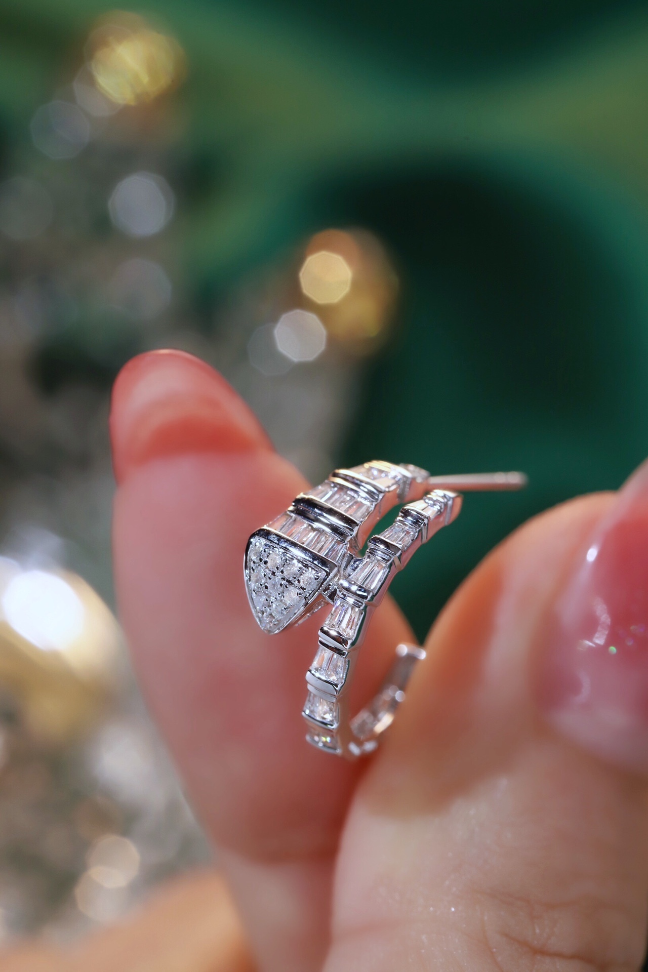 18k Gold Earrings with Snake Head Design, Inlaid with 0.56ct Natural Diamond