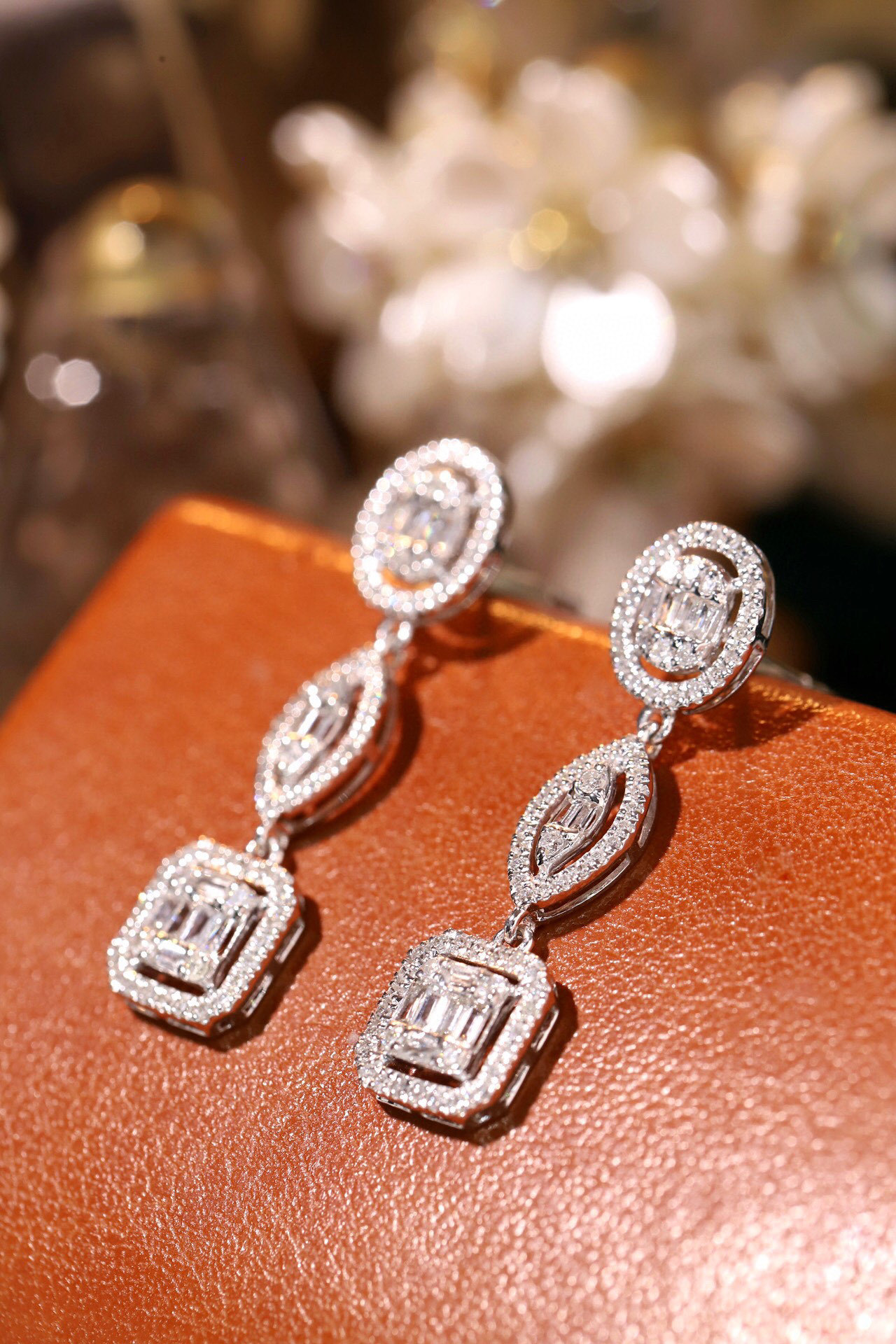 18k Gold Earrings Set with a 0.70ct Natural Diamond
