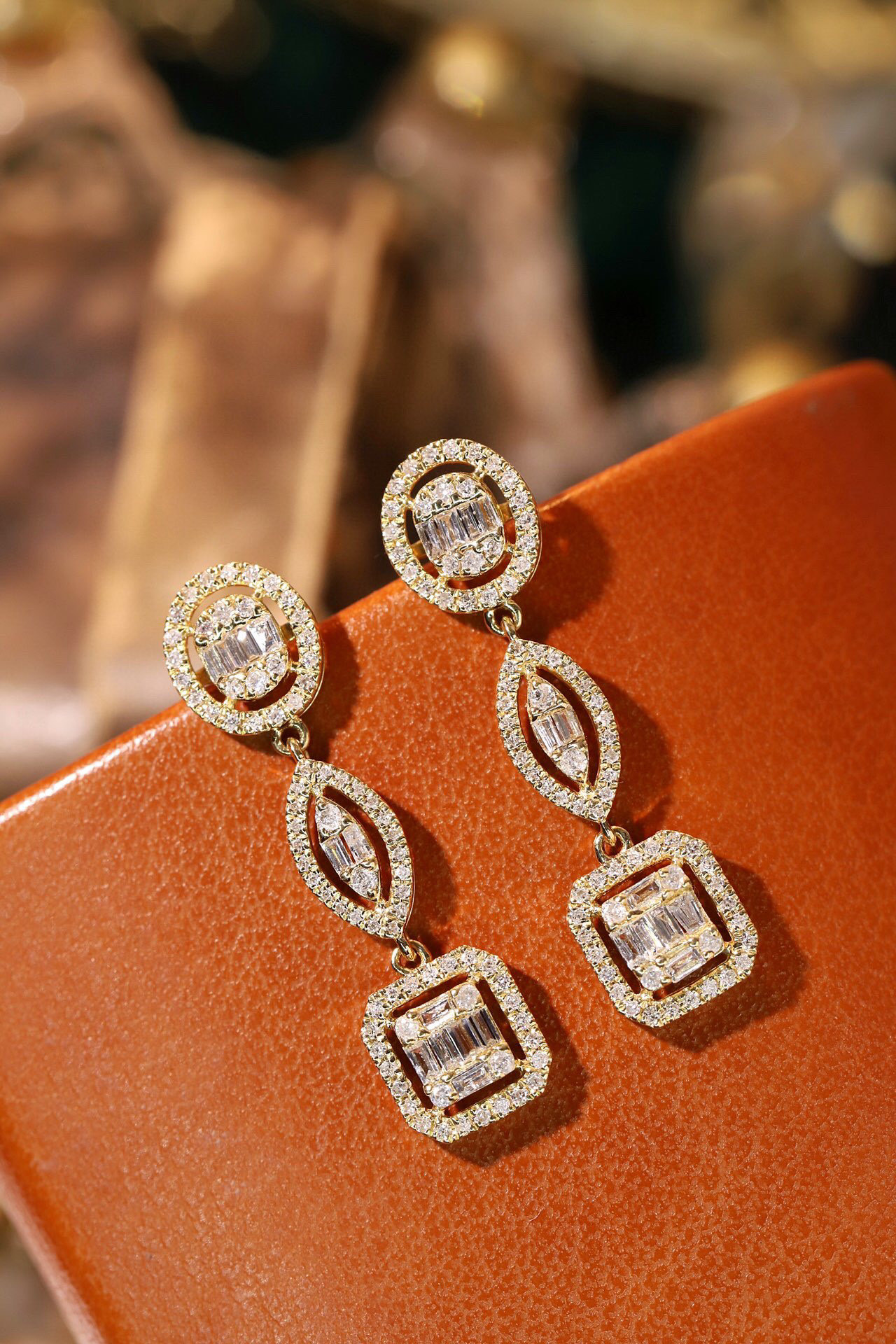 18k Gold Earrings Set with a 0.70ct Natural Diamond