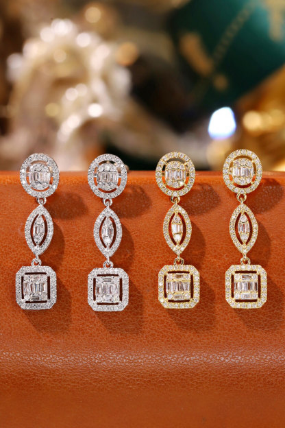 18k Gold Earrings Set with a 0.70ct Natural Diamond